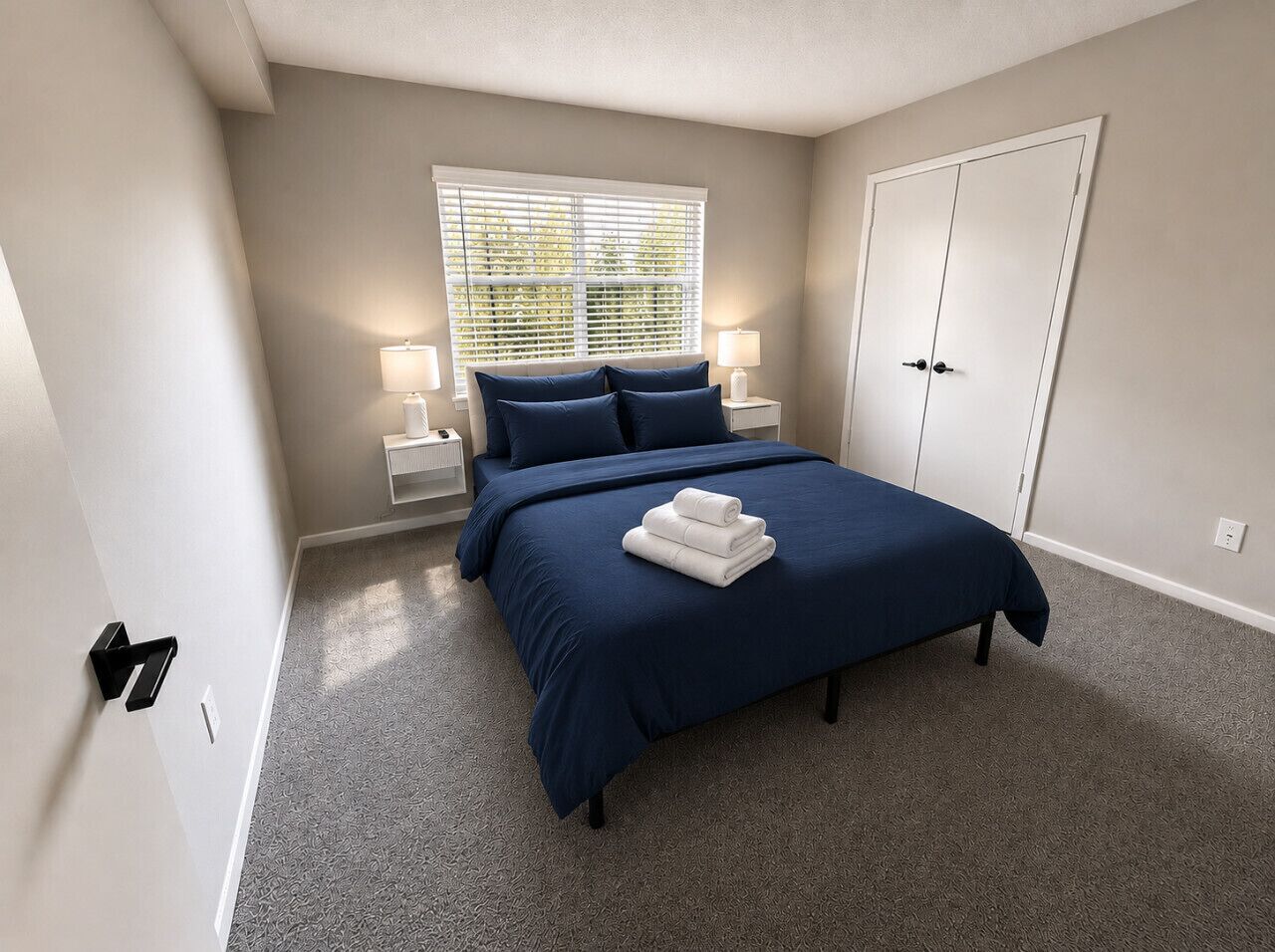 Desk, iron/ironing board, WiFi, bed sheets