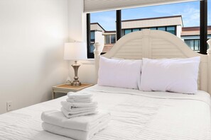 2 bedrooms, iron/ironing board, travel cot, WiFi - Ocean Escape at Tiburon | Pool + Balcony Views! (Ocean City)