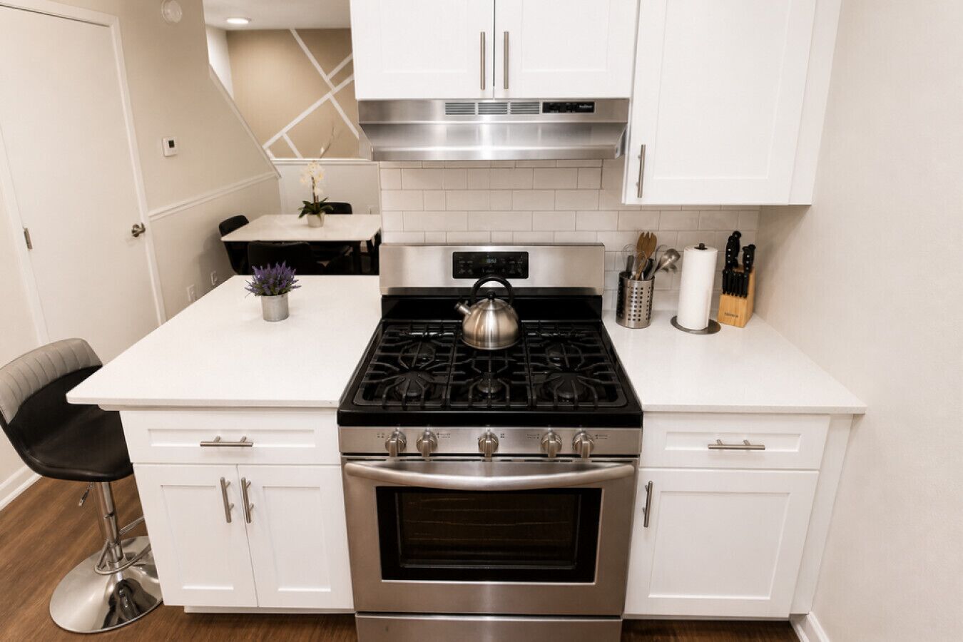 Fridge, oven, stovetop, dishwasher
