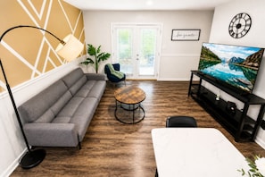 TV, computer monitors - The Sage Retreat | Hoover Designer Stay (Hoover)