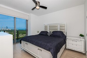 Room - High-Floor Miami Escape • Bay Views • Luxury Amenities Included, Cozy 2 bedrooms (North Miami Beach)