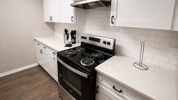 Fridge, oven, stovetop, dishwasher