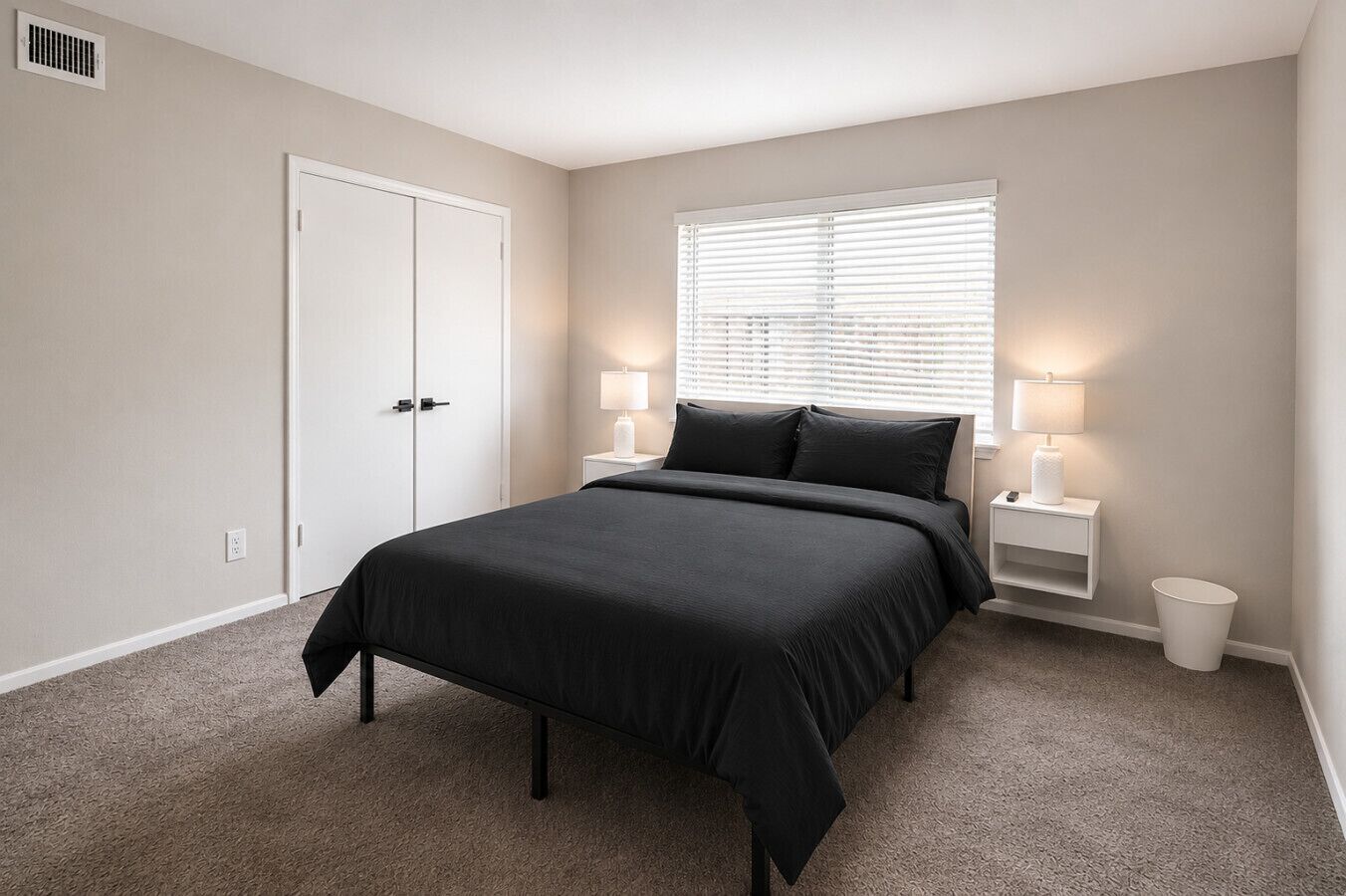 Desk, iron/ironing board, travel cot, WiFi