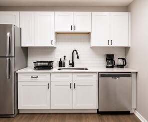 Fridge, oven, stovetop, dishwasher