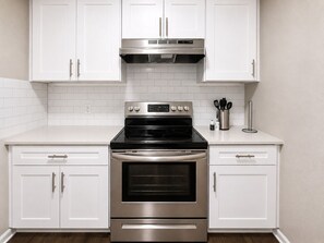 Frigorífic, forn, placa de cuina i rentaplats 