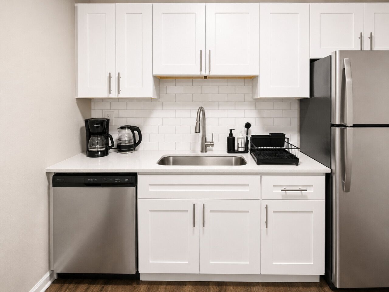 Fridge, oven, stovetop, dishwasher