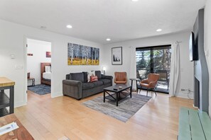 Smart TV, fireplace - Red Pine P4 | Cozy Condo Near Canyons Village & Lifts (Park City)