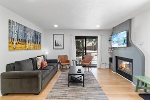 Smart TV, fireplace - Red Pine P4 | Cozy Condo Near Canyons Village & Lifts (Park City)