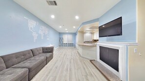 Living area -     Fully Furnished Anaheim Townhome - Utilities Included - Gated Community (Anaheim)