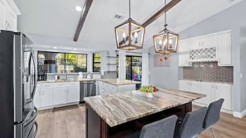 House (3 Bedrooms) | Interior