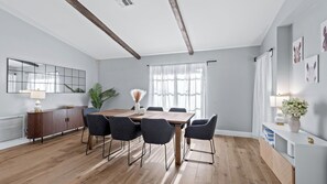 House (3 Bedrooms) | Interior - Palm & Pool by Avantstay Screened Pool + Firepit + Chef's Kitchen + Games 1 Mi to Wellington International + Polo + Preserve (Wellington)