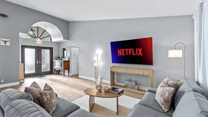 House (3 Bedrooms) | Interior - Palm & Pool by Avantstay Screened Pool + Firepit + Chef's Kitchen + Games 1 Mi to Wellington International + Polo + Preserve (Wellington)