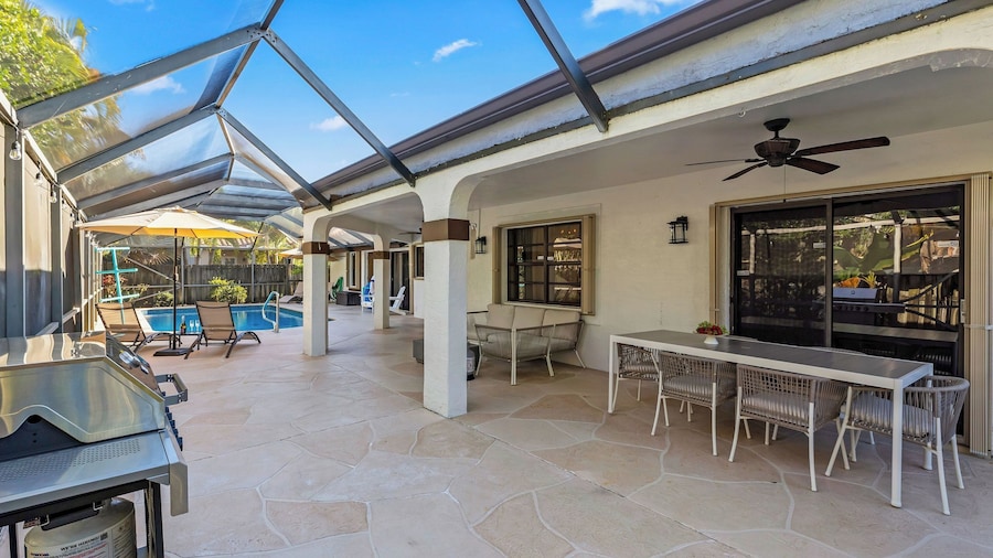 Palm & Pool by Avantstay Screened Pool + Firepit + Chef's Kitchen + Games 1 Mi to Wellington International + Polo + Preserve