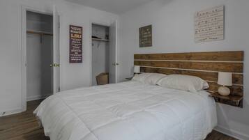 3 bedrooms, iron/ironing board, WiFi, bed sheets
