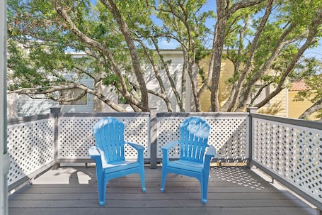 Property grounds. Coastal St. Simons Retreat | Private Patio + Bonus Suite