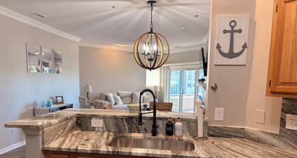 Newly Avail. Lakefront 1st Floor Condo Located on Davidson Penninsula. Pets ok