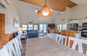 TV - Ocean Wynns - Nags Head MP 13, 20 Yards to the Beach, Ocean Views, Close to Attractions (Nags Head)