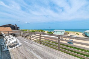 Property grounds - Ocean Wynns - Nags Head MP 13, 20 Yards to the Beach, Ocean Views, Close to Attractions (Nags Head)