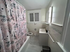 Bathroom - Cozy 2BR in Niagara Falls + Backyard (Niagara Falls)