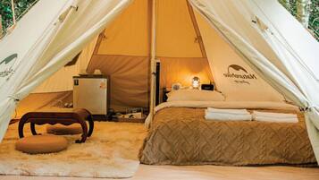 Bell Tent | Free WiFi, bed sheets