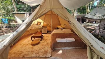 Bell Tent | Free WiFi, bed sheets