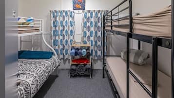 3 bedrooms, iron/ironing board, WiFi, bed sheets
