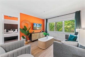 1 bedroom, iron/ironing board, WiFi, bed sheets - Walkable to Beach, Boca Raton 1BR Condo, Near Mizner Park & Restaurants (Boca Raton)
