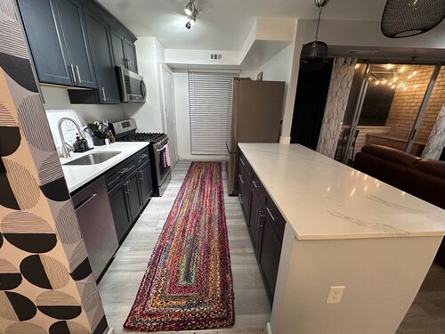Cozy Escape w/ King Bed Mins Away from DC