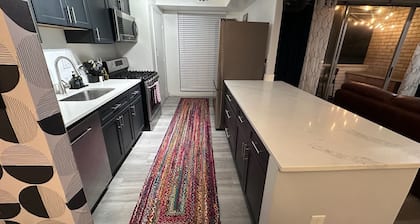 Cozy Escape w/ King Bed Mins Away from DC