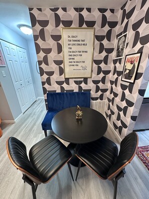Dining - Cozy Escape w/ King Bed Mins Away from DC (Alexandria)