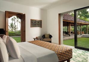 Cortinas opacas, tabla de planchar con plancha, wifi gratis