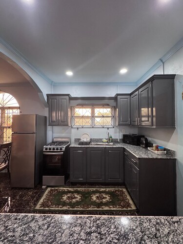 Marvelous 2-bedroom condo with AC, hot and cold water, in Crabwood Creek!