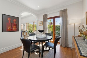 Dining - Scarborough Coastal Retreat (Scarborough)