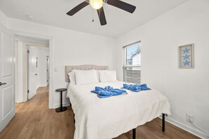 Iron/ironing board, WiFi, bed sheets - Cozy 3-bedroom bungalow near Downtown Tampa! (Tampa)