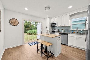 Private kitchen - Cozy 3-bedroom bungalow near Downtown Tampa! (Tampa)
