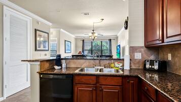 Familie appartement, patio | Minikoelkast