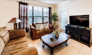 Family Condo, Patio | Pemandangan dari bilik
