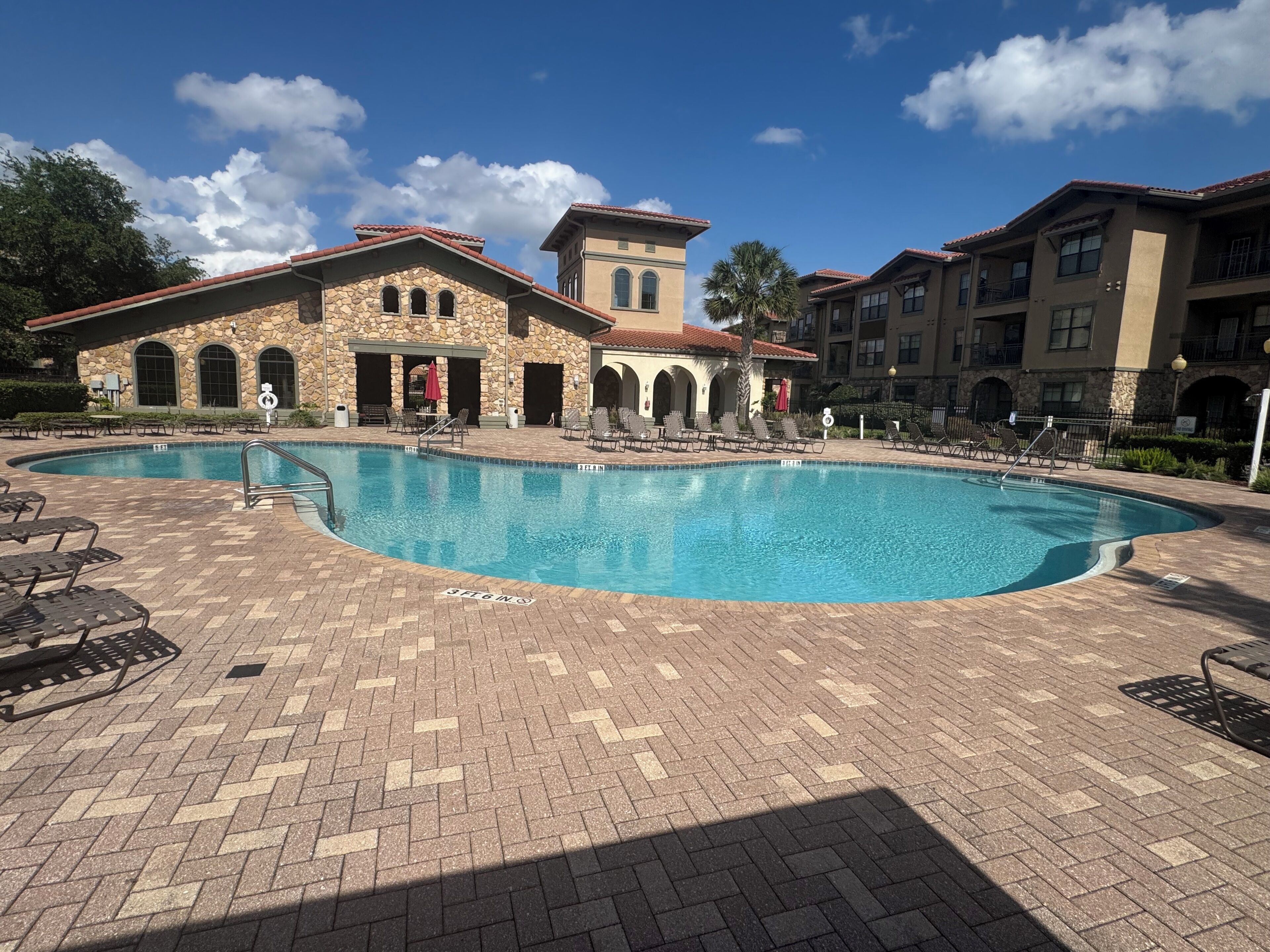 2 outdoor pools