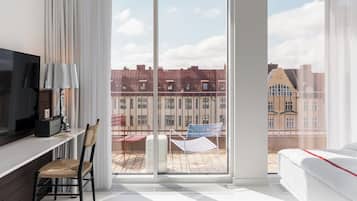 Quarto, sacada (Lovely) | Cofres nos quartos, escrivaninha, espaço de trabalho para notebook