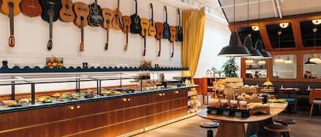 Desayuno buffet todos los días (con cargo)