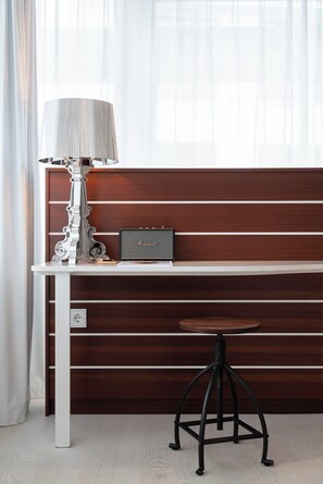 In-room safe, desk, laptop workspace, blackout drapes - Ruby Frida Hotel Stockholm By IHG (Stockholm)