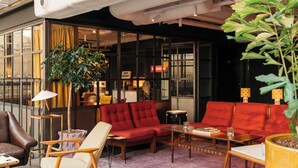 A cozy lounge area with seating, a plant, and a visible sign reading 'CORDIG.' - Ruby Frida Hotel Stockholm By IHG (Stockholm)