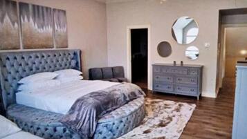 Iron/ironing board, WiFi, bed sheets