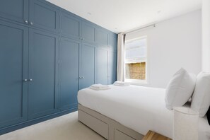 3 Schlafzimmer, Schreibtisch, Bügeleisen/Bügelbrett, Internetzugang