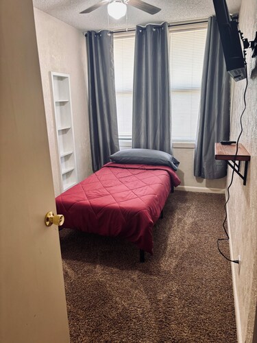 4-bedroom house/3 king beds/1Twin/5TV’s/Cloud room