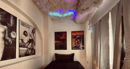 4-bedroom house/3 king beds/1Twin/5TV’s/Cloud room