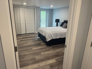 5 bedrooms, free WiFi - Prime Roswell Location - Walkable Vibes + Quick Highway 400 and I-285 Escape (Roswell)