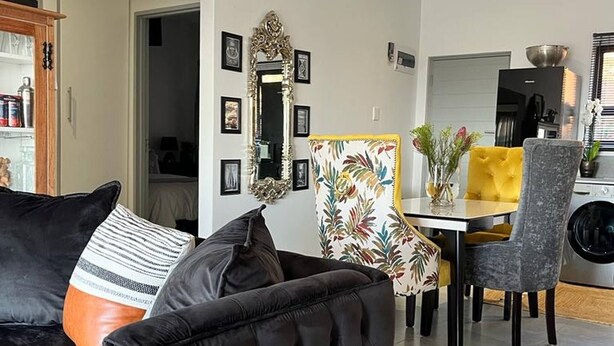 Leilighet, 2 soverom, balkong | Oppholdsområde