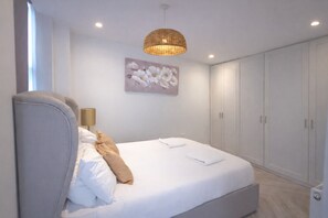3 bedrooms, iron/ironing board, WiFi, bed sheets - Modern 3BR Garden Apartment in Raynes Park | 1GB Wi-Fi | Sleeps 6 / Pet friendly (London)