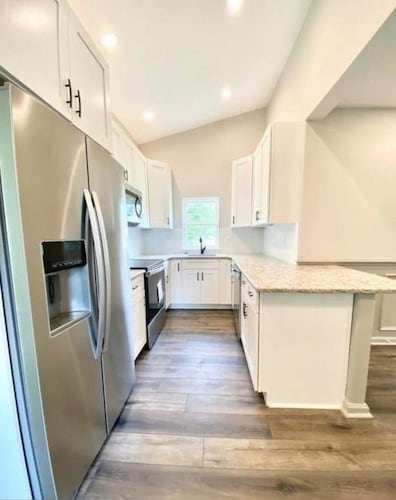 Driveway Parking, Large Deck, Casino, Restaurants Close-by, Wawa on Street, etc.